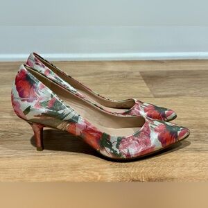 Isaac Mizrahi Red and Green Wedges with Floral Design